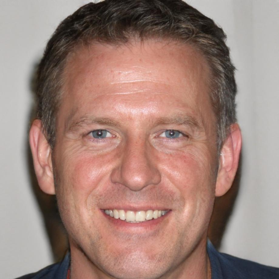 Samuel Thörn bespricht Marktpsychologie mit Kursteilnehmern